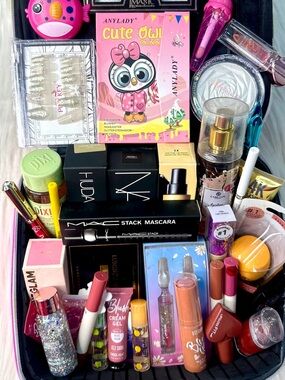 Mystery makeup & accessories bundle box